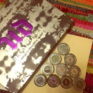 URBAN DECAY URBAN EYESHADOW VAULT (10 EYESHADOWS)